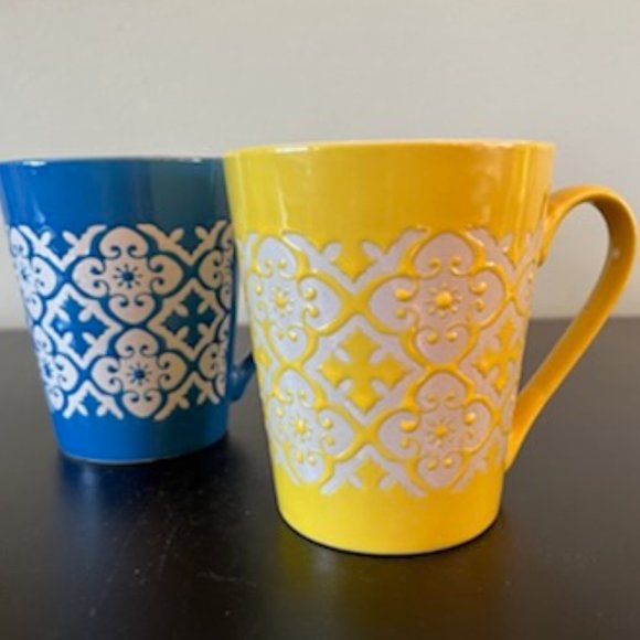 Set of 2 Ornate Embossed  Lacy Design Mugs Mediterranean Blue ~ Lemon Yellow - Picture 1 of 7